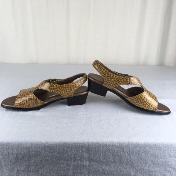 SAS WOMENS 9 Slim Suntimer Sandals Croc Print EUC - Picture 3 of 8
